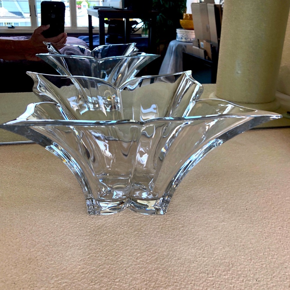 “Florale” by MIKASA 14” Bowl